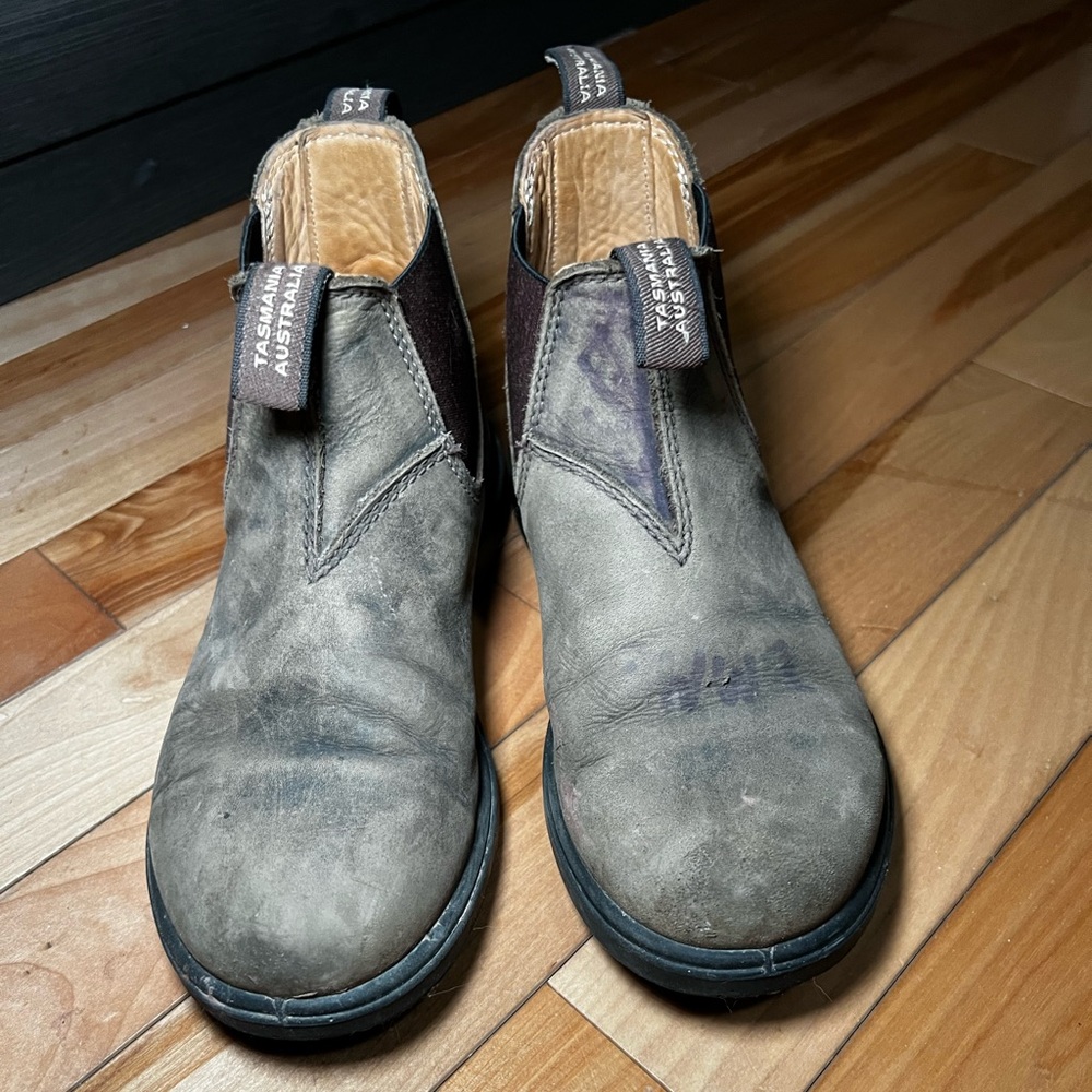 Size 2 Blundstones